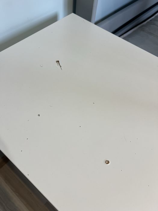 Продается б/у письменный стол IKEA MICKE, белый