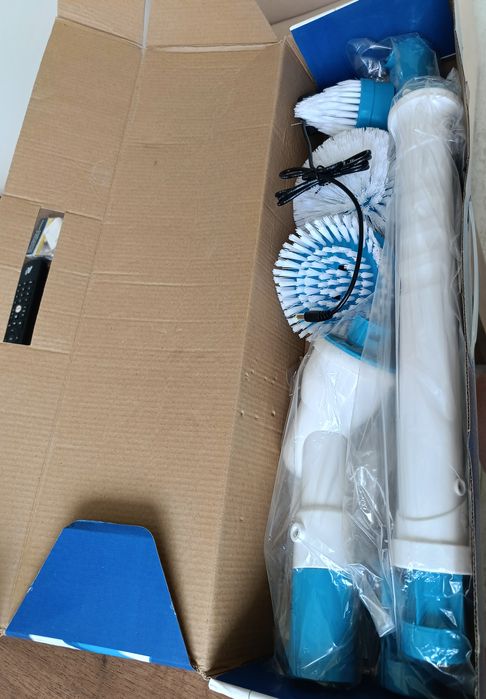 Безжична четка с сменяеми глави.