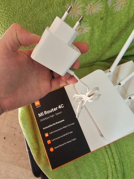 Продам роутер ксиоми и 2 свича