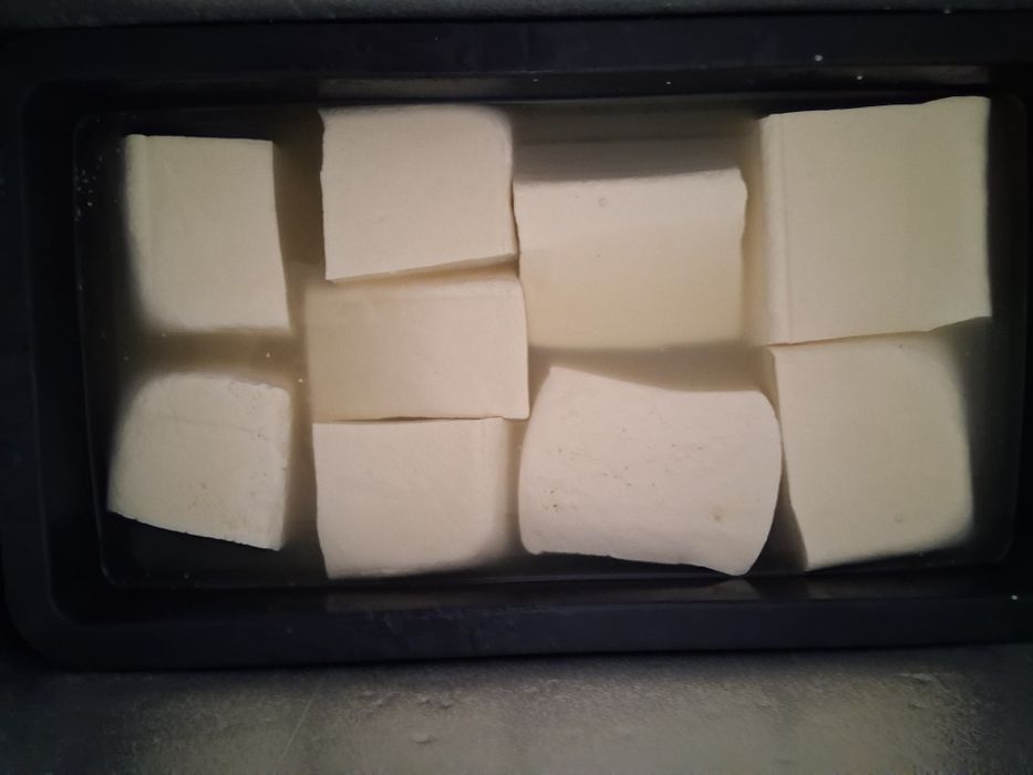 Vând caș și telemea proaspătă de vacă