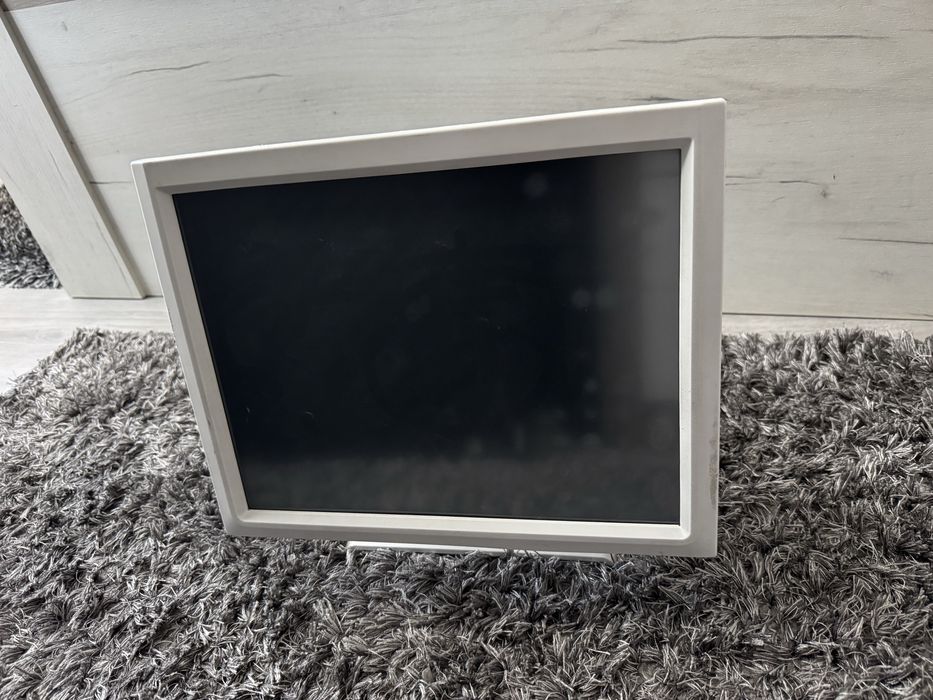 Monitor cu touchscreen