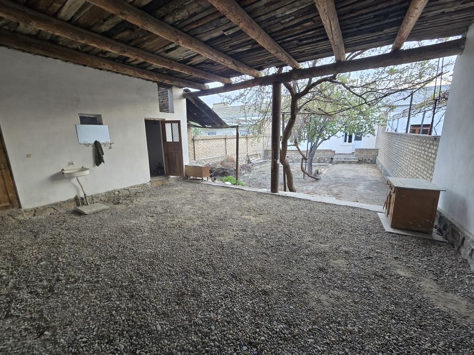 Когон шахар Жондор. 2 кучаси  ховле сотиладе