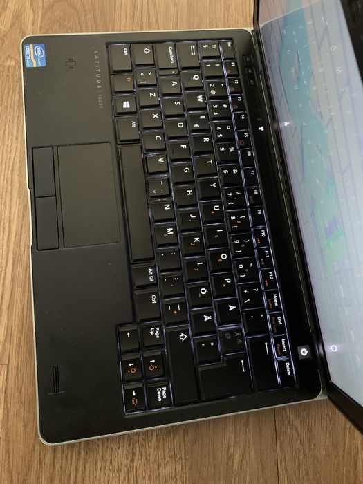 Laptop Dell intel core i5,tastatura luminata,Wind 10,320gb m,4gb ram .