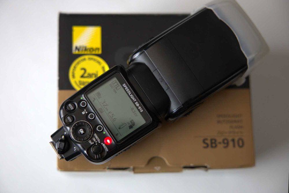 Nikon SB-910 Speedlight