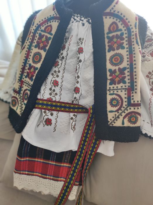 Costum popular zona Moldovei