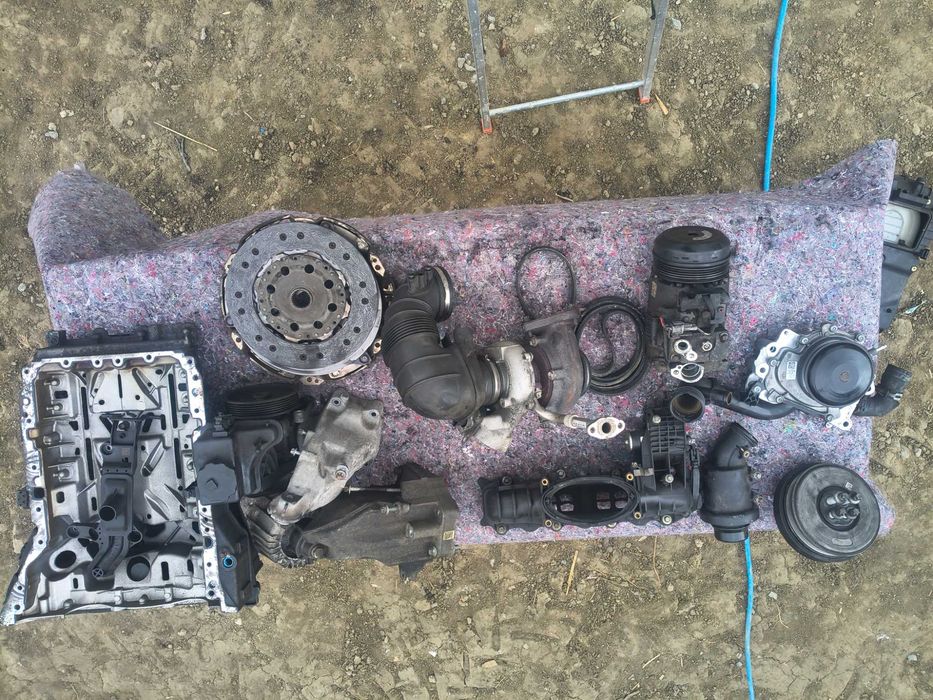 Vând Piese auto provenite de pe un motor Mercedes OM 651