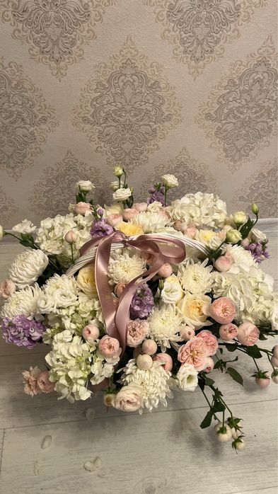 Свежий букет. Корзинадағы гүл. Сатылады.