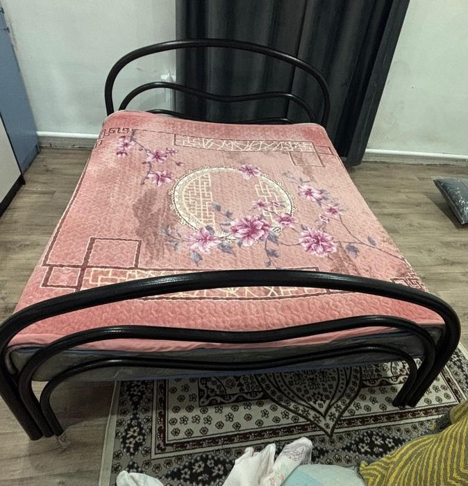 Железная кровать