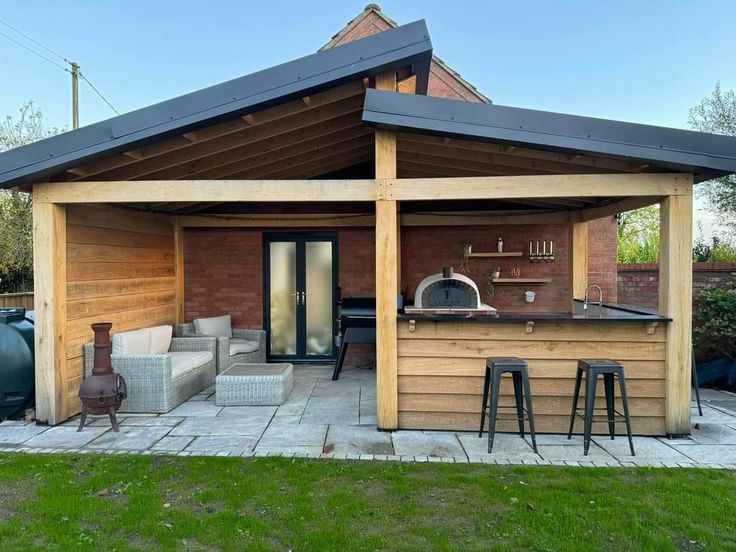 -foișoare la comanda
-pergole modele moderne
-leagăne din lemn sau met