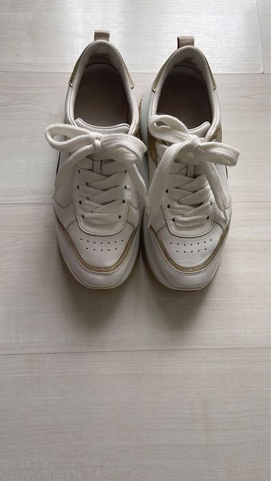 Кожаные кроссовки