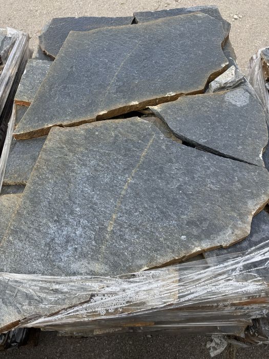 Гнайс Черен- неоформен, различни дебелини