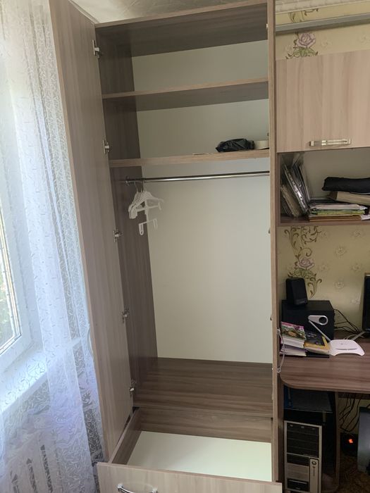 Вместительный шкаф + компьютерный стол