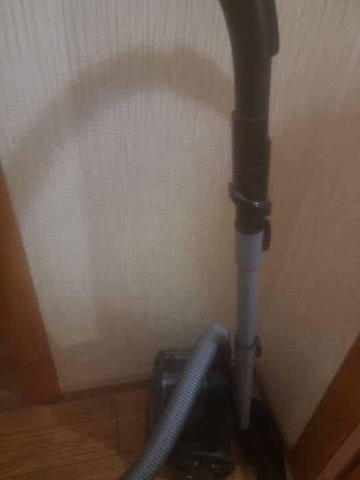 Продам пылесос Philips PowerPro Compact 1800W
