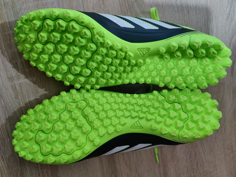 Vand Ghete fotbal Adidas, marime 43