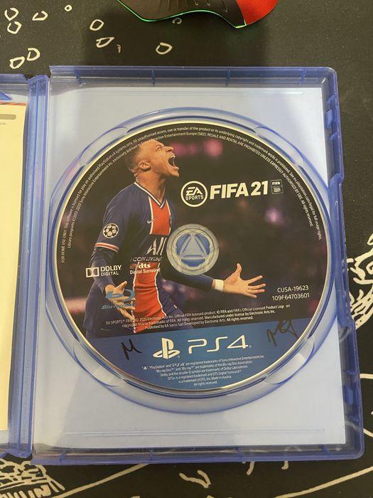 Продам срочно диск FIFA 21 для PS5 и PS4