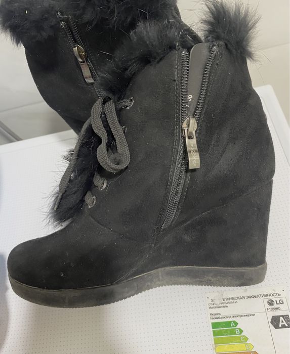 Аяк киимдер сатылады