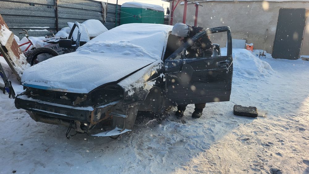 Продам приору в аварийном состоянии