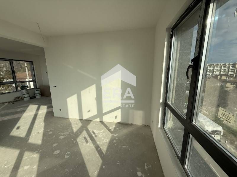 Тристаен, преустроен в двустаен апартамент за продажба, с нескриваема