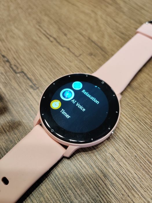 Продавам Смарт Часовник с 3.25см пълен сензорен екран