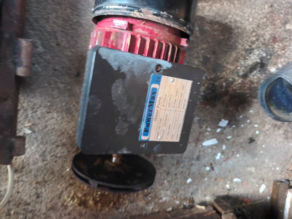 Vând motoare de hidrofor dine dezvĺtate