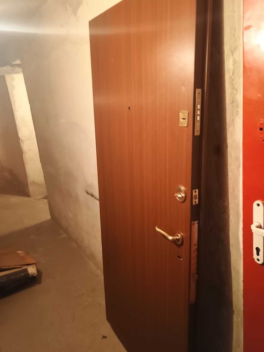 Солидна Метална Врата без каса - блиндирана