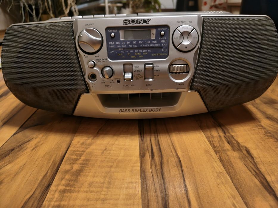 Продавам касетофон Sony