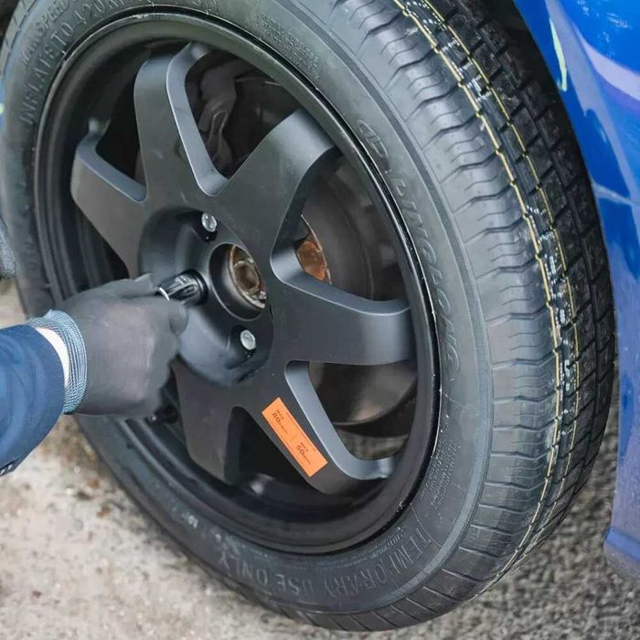 Резервна гума комплект патерица за BMW G20 3та серия крик и оборудване