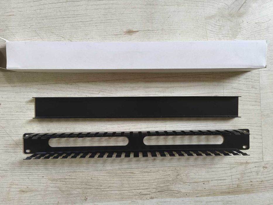 Organizator cabluri RACK 19", 1U, 24 suporturi, negru, full metal,  inaltime 450mm
