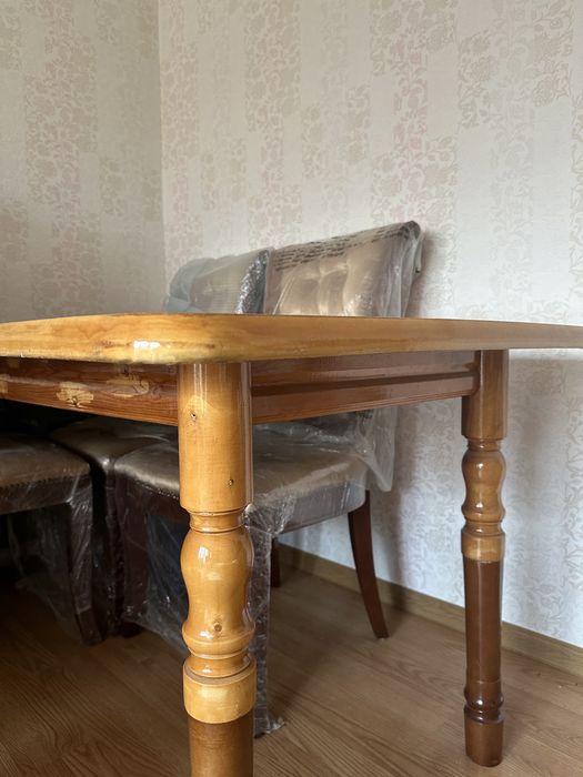 Стол обеденный и стулья