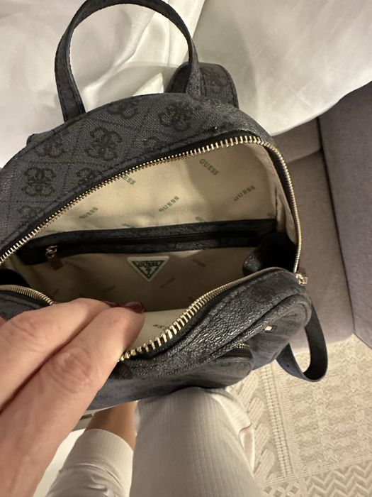 Раница     Guess