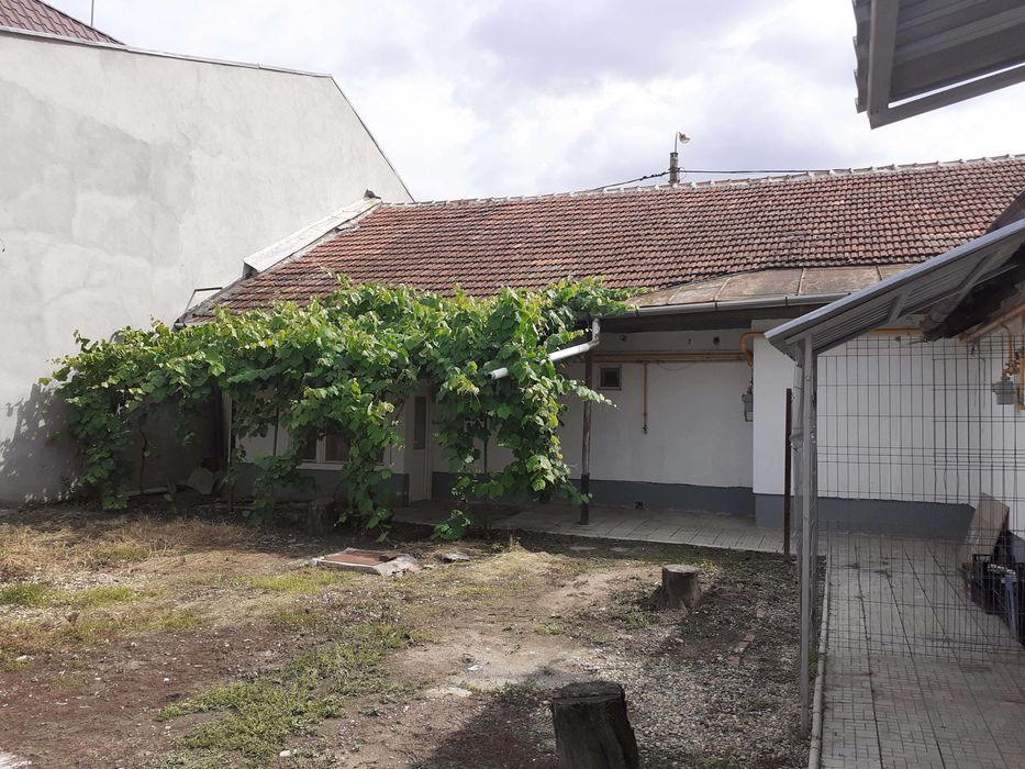 Închiriez o casă cu trei apartamente -SAD-uri, în Timișoara, zona Mehala, foarte aproape de Piața Avram Iancu - Mai multe