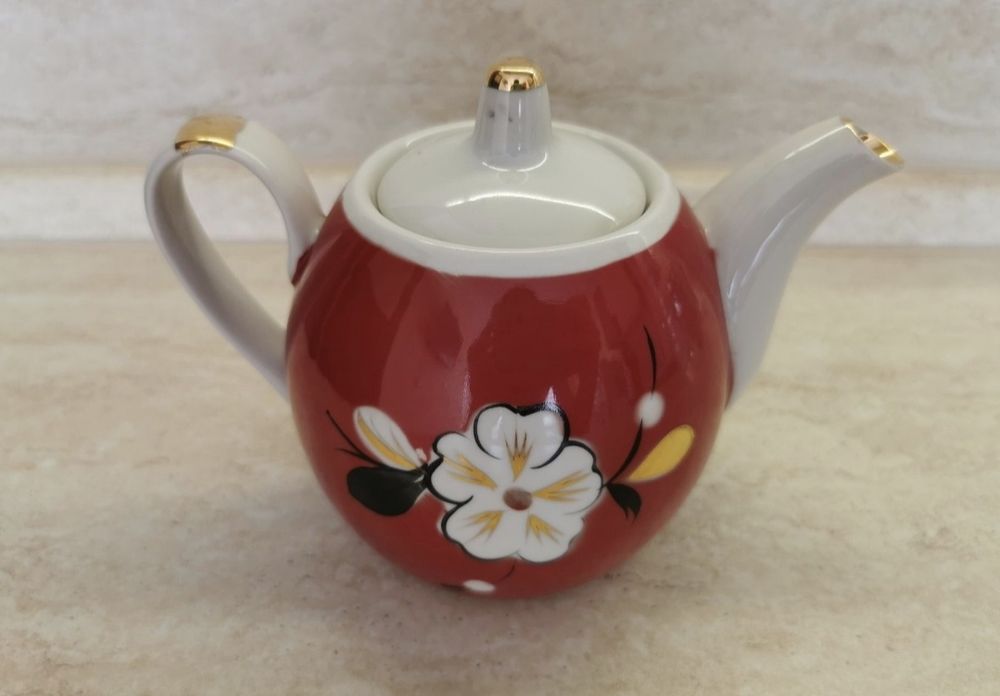 Порцеланови чайници с капаче и захарница с капаче! Състояние ново!