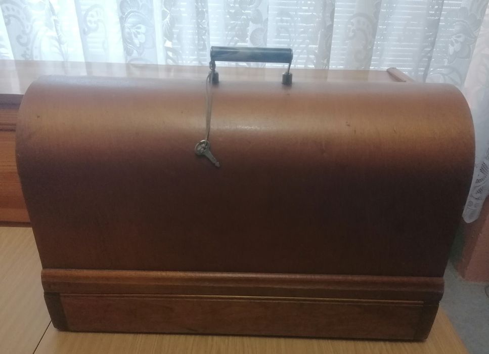 Продавам стара Руска шевна машина