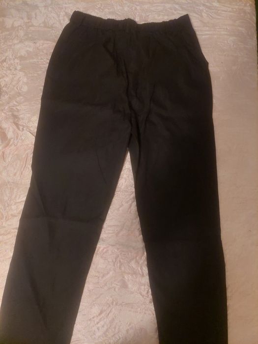 Продавам чисто нов спортно-елегантен панталон
