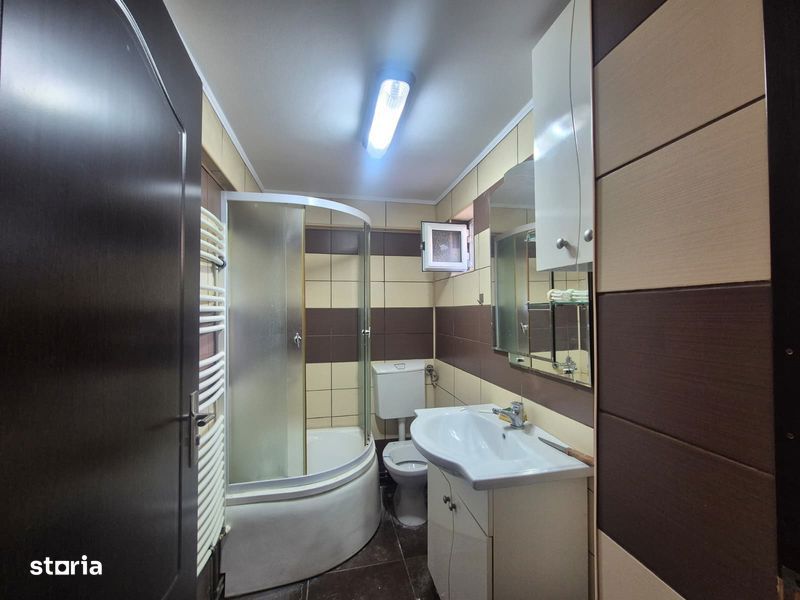 Casă de vânzare în Târgu Jiu – 3 camere, zonă liniștită, Tg-Jiu