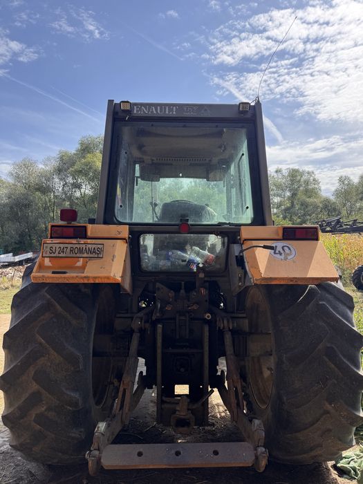 Vând Tractor Renault