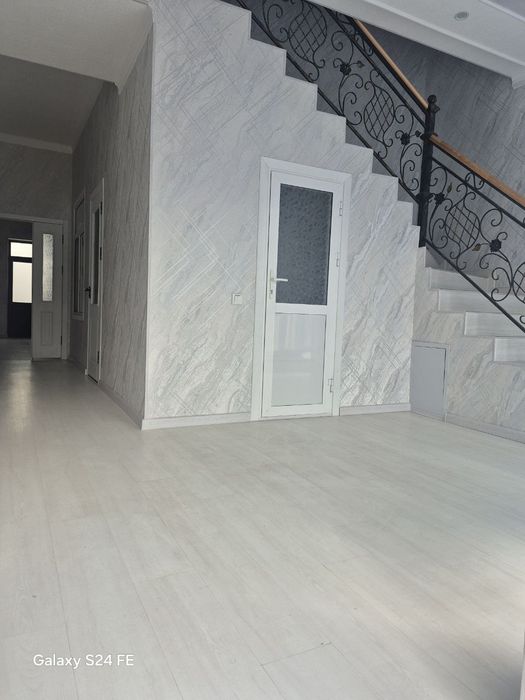 Срочно сдаётся 4 комнатный дом в Сергели возле метро 4 станции.