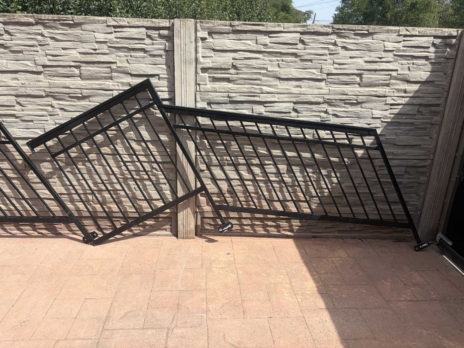 Vând Balustradă Metalică Stil Modern, Negru lucios 4 Bucăți