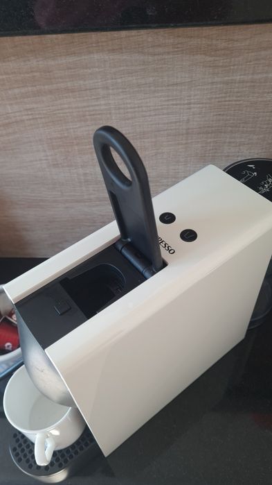 Nespresso Esenza Mini кафемашшна