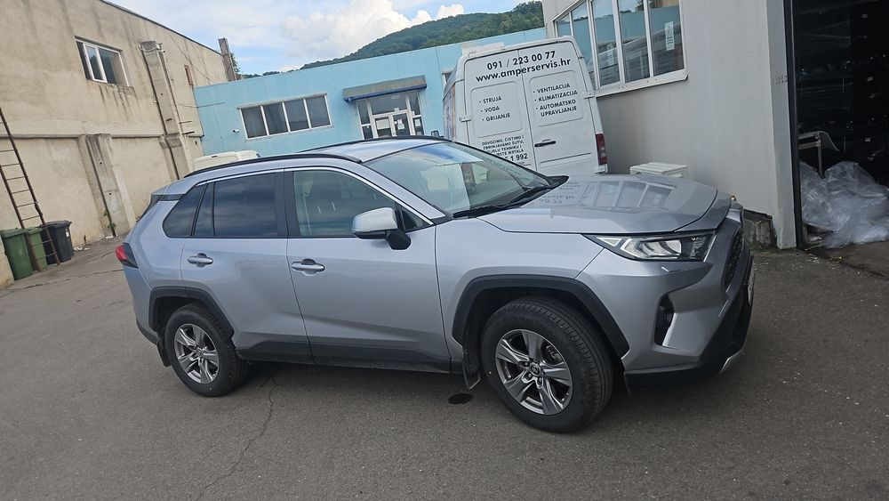 TOYOTA RAV4 2022 — imagine 3