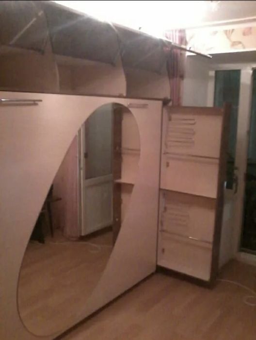 Шкаф кровать на механизме с зеркалом