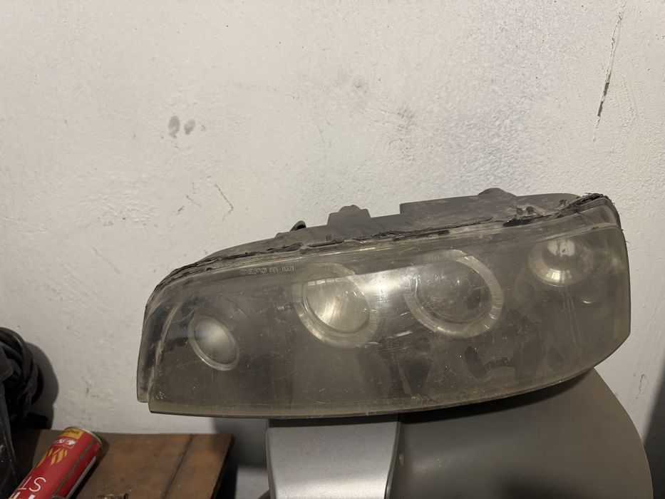 Far stânga Fiat Punto – model cu lupă (DEPO)