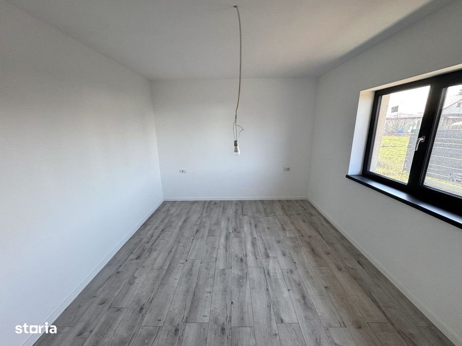 577 mp teren! ASFALT!CANALIZARE!Casa 4 camere, Valea Ursului-Vorovesti