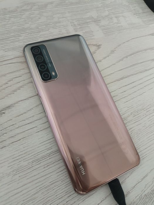 Продам HUAWEI Y7a в хорошем состояний