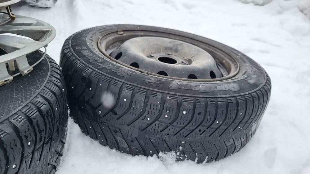 Продам шины с дисками от весты