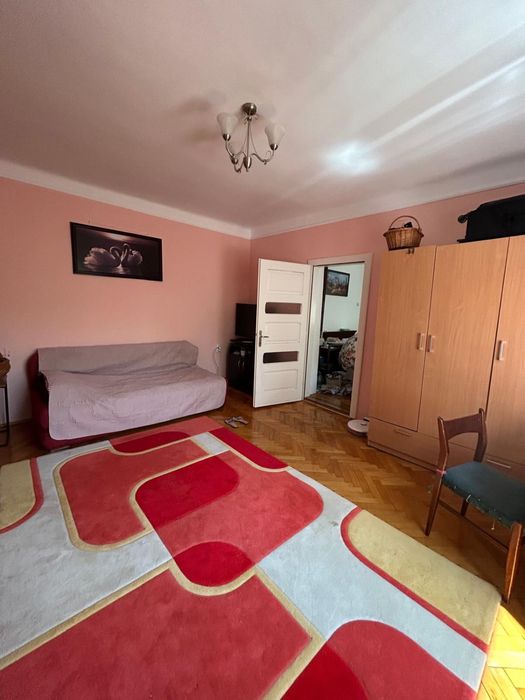 Casă spațioasă cu garaj dublu, pivniță și curte – Zonă centrală, Lugoj