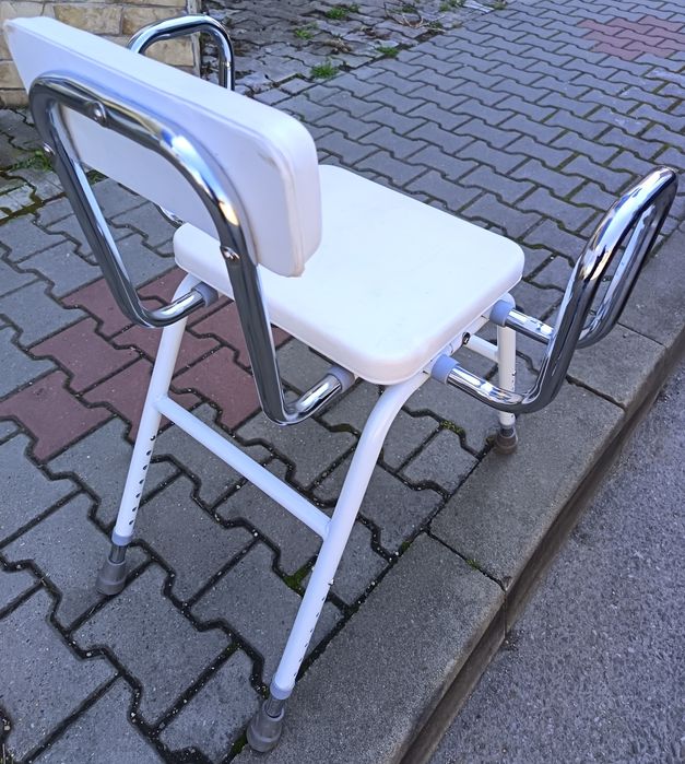 Scaun cu înălțime reglabilă