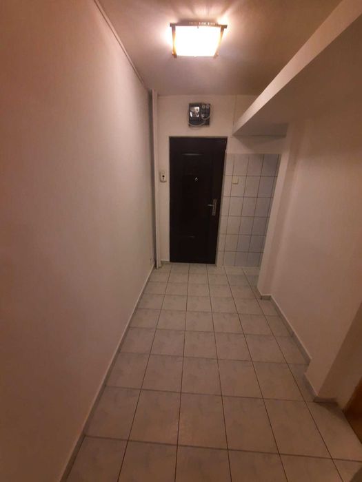 VAND APARTAMENT 2 CAMERE, IASI, ROND ZIMBRU! Fost cabinet medical, la parter cu iesire separata, cu centrala termica proprie.