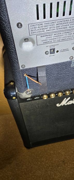 Два китарни  усилвателя CRATE  ,  MARSHALL