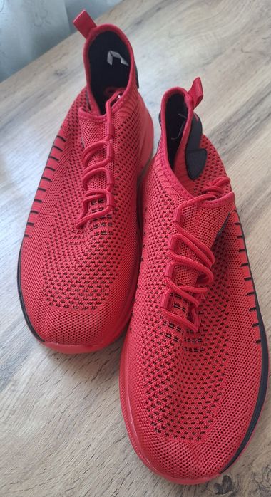 Новые мужские кроссовки